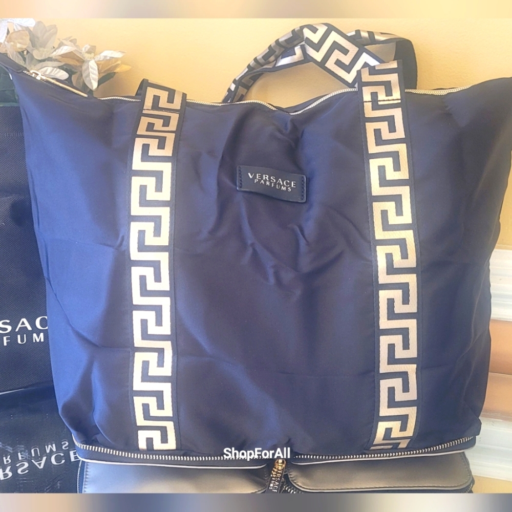 Versace - Picture 3 of 15